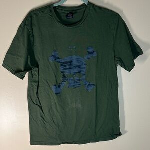 Oakley Men's Green Tee with Blue Skull Design